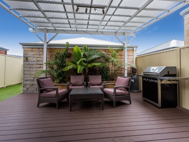 82 Entrance Road, Spearwood WA 6163