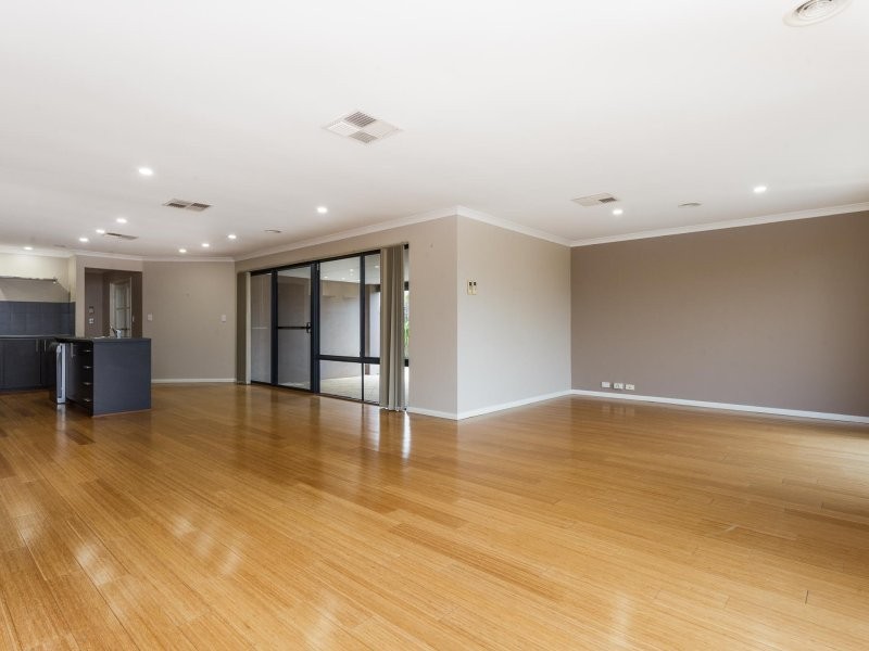 16 Silverpan way, Byford WA 6122