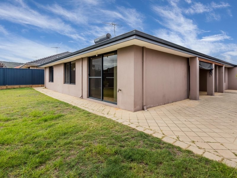16 Silverpan way, Byford WA 6122