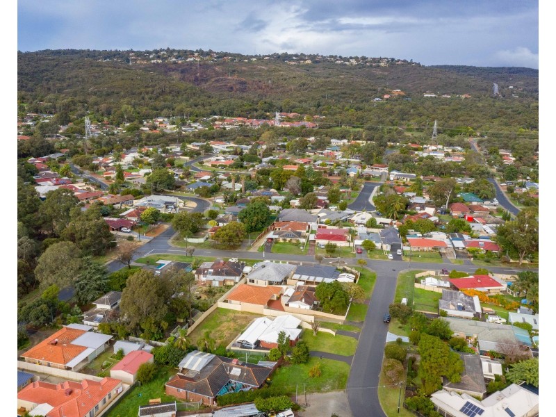 15A Carleton Crescent, Forrestfield WA 6058