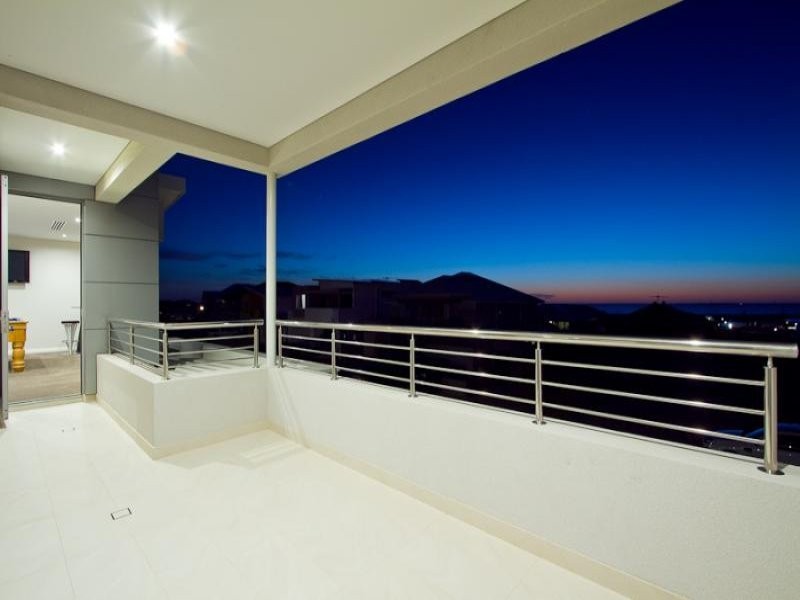 16 Hydaspe Vista, North Coogee WA 6163