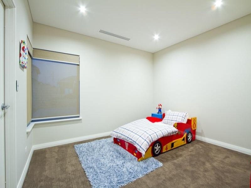 16 Hydaspe Vista, North Coogee WA 6163