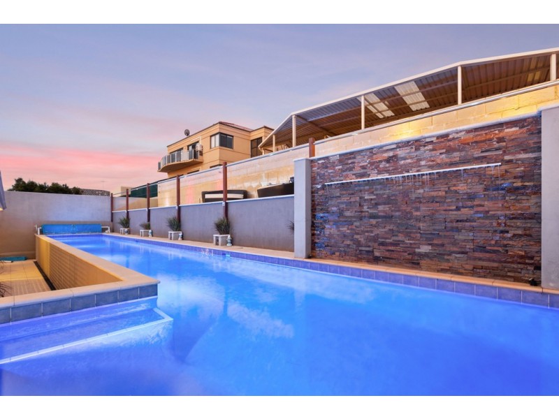 10 Careening Way, Coogee WA 6166