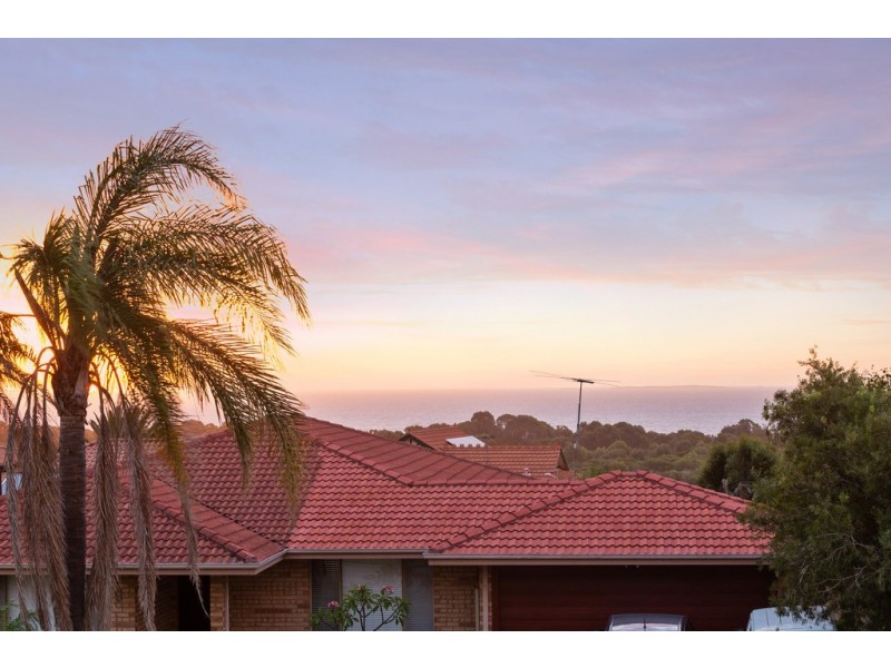 10 Careening Way, Coogee WA 6166