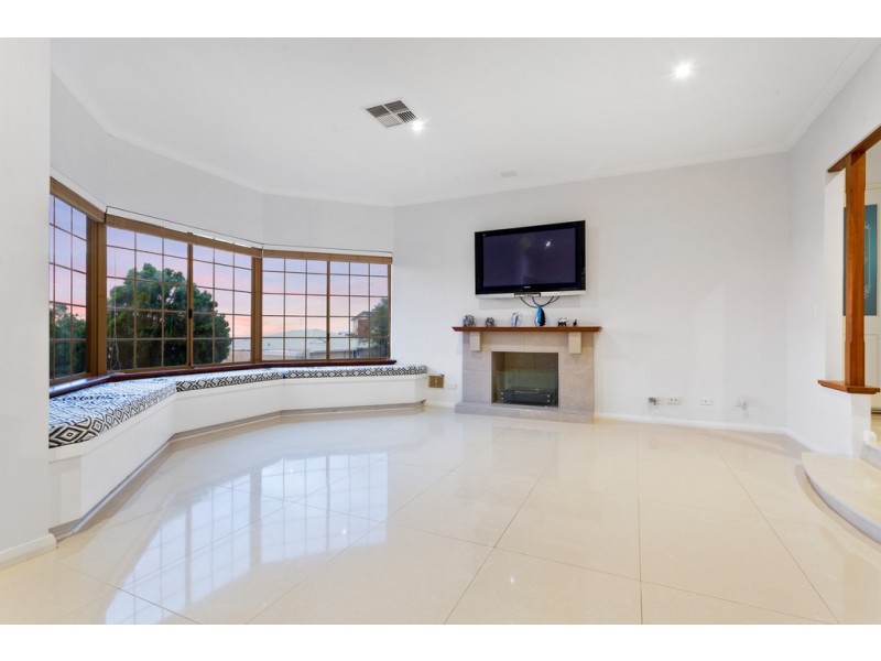 10 Careening Way, Coogee WA 6166
