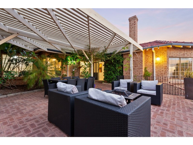 10 Careening Way, Coogee WA 6166