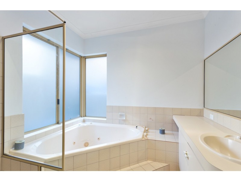 10 Careening Way, Coogee WA 6166