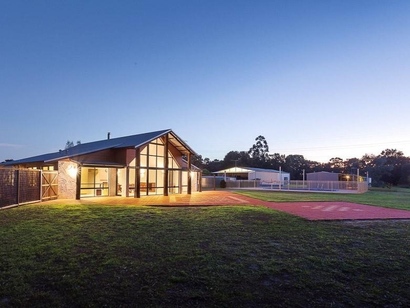 52 Country Drive, Oakford WA 6121