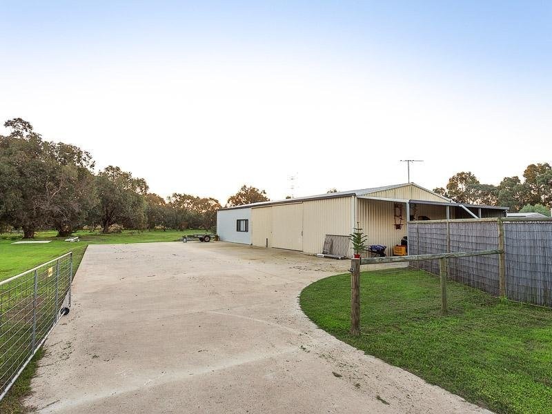 52 Country Drive, Oakford WA 6121