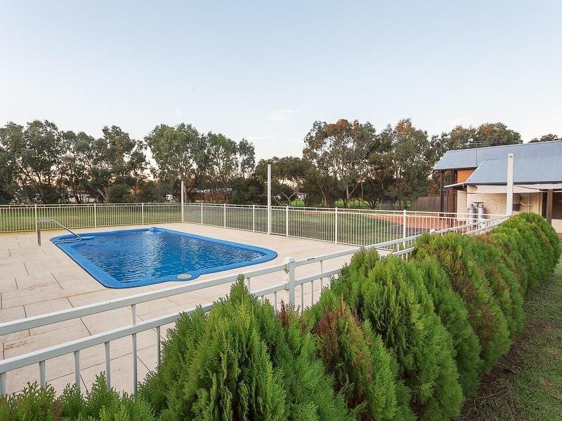 52 Country Drive, Oakford WA 6121