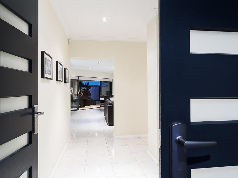 10 Ironbark Terrace, Hammond Park WA 6164