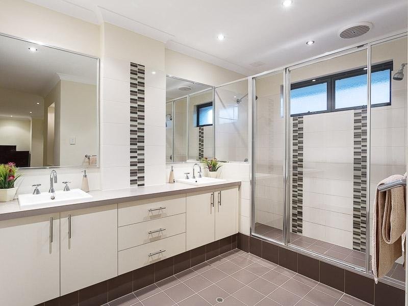 10 Ironbark Terrace, Hammond Park WA 6164