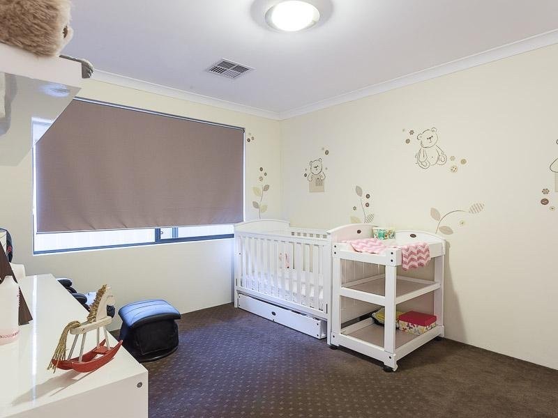 10 Ironbark Terrace, Hammond Park WA 6164