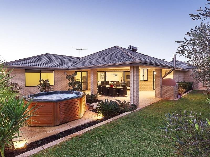 10 Ironbark Terrace, Hammond Park WA 6164