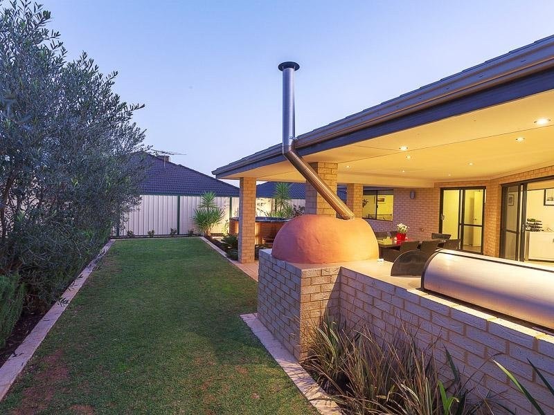 10 Ironbark Terrace, Hammond Park WA 6164