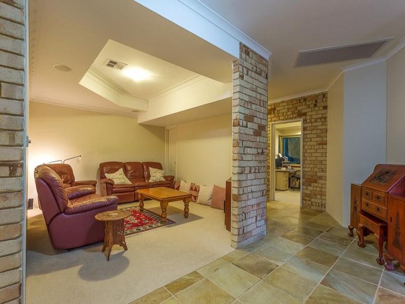 7 Casella Close, Wandi WA 6167