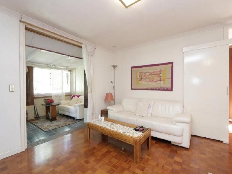 1A Barfield Place, Beaconsfield WA 6162