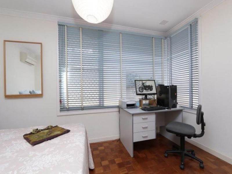 1A Barfield Place, Beaconsfield WA 6162