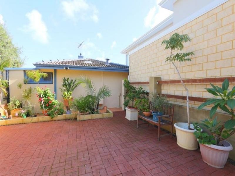 1A Barfield Place, Beaconsfield WA 6162