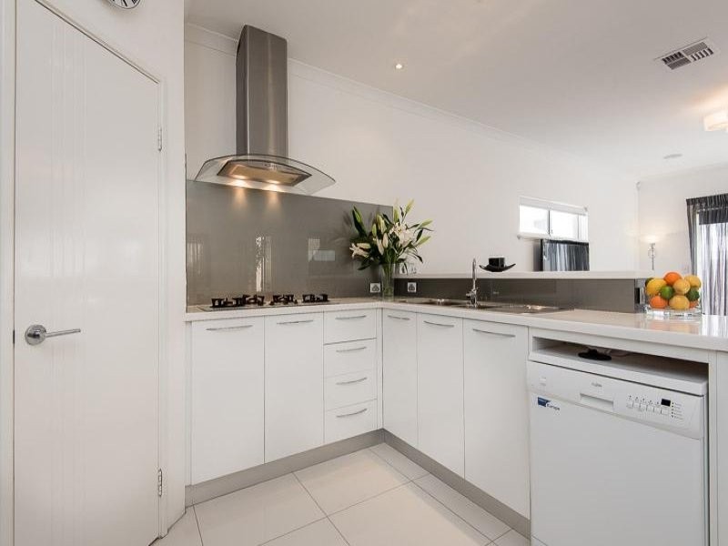 18 Pantheon Avenue, North Coogee WA 6163