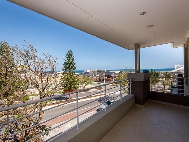 18 Pantheon Avenue, North Coogee WA 6163