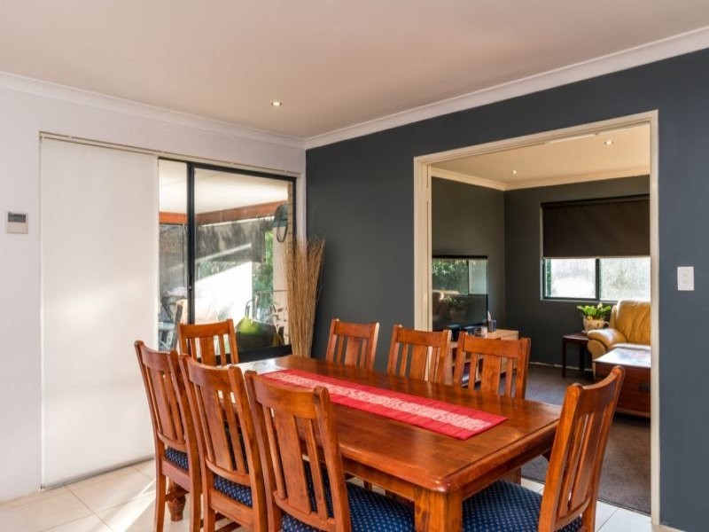 6 Avon Crescent, Atwell WA 6164