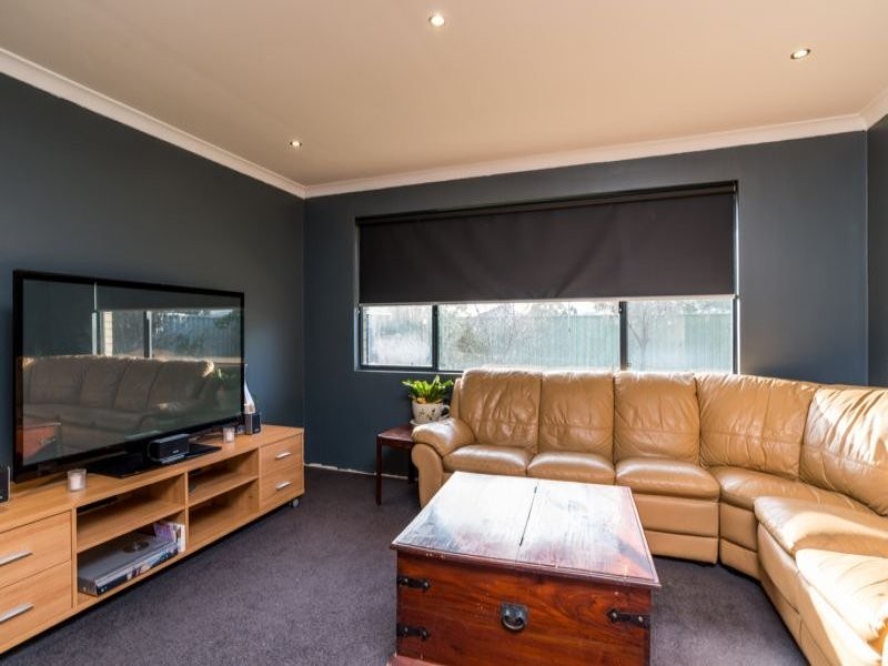 6 Avon Crescent, Atwell WA 6164