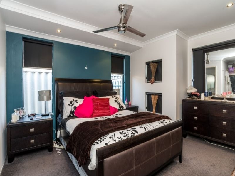 6 Avon Crescent, Atwell WA 6164