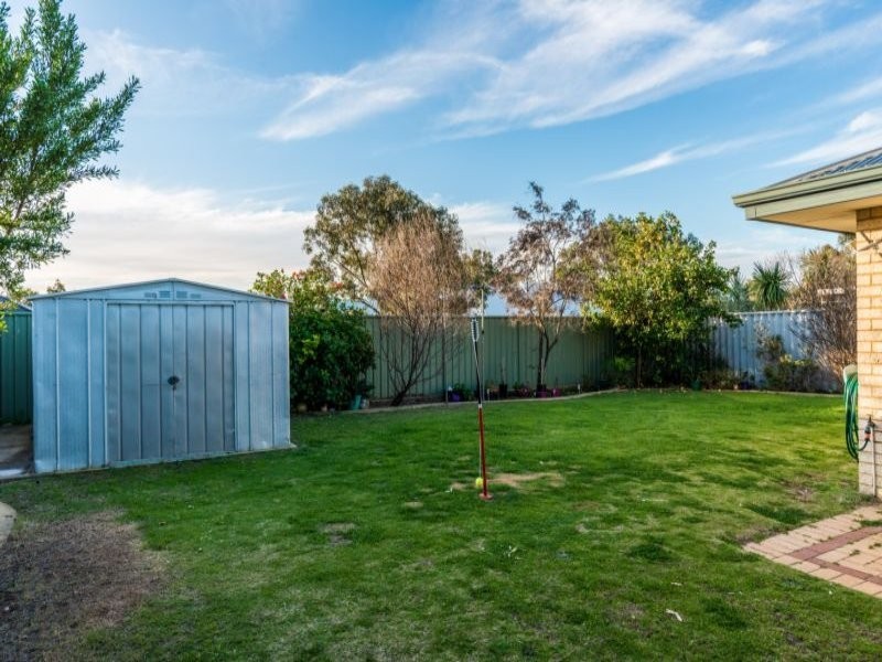 6 Avon Crescent, Atwell WA 6164