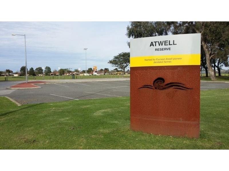 6 Avon Crescent, Atwell WA 6164
