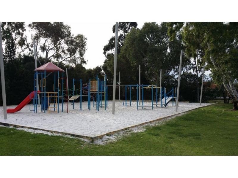 6 Avon Crescent, Atwell WA 6164