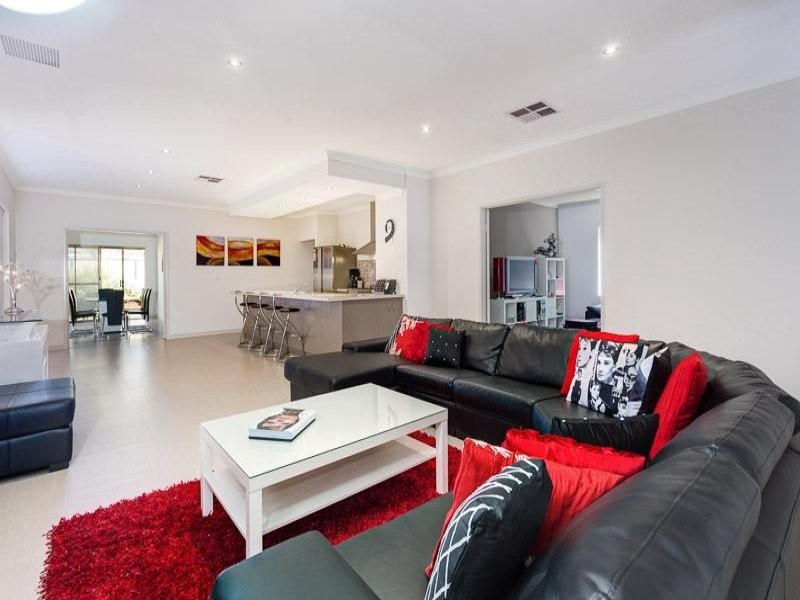 3 Dunlap Avenue, Success WA 6164