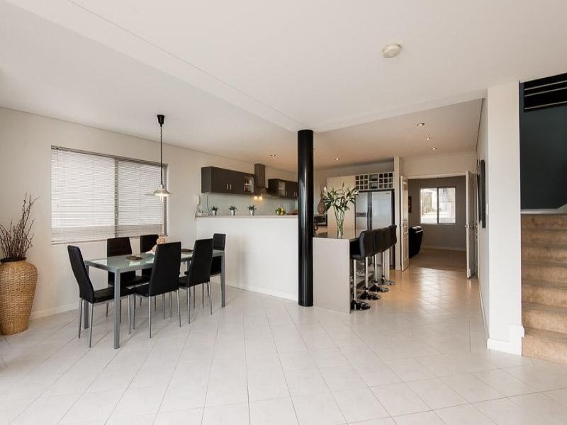 12 Careening Way, Coogee WA 6166