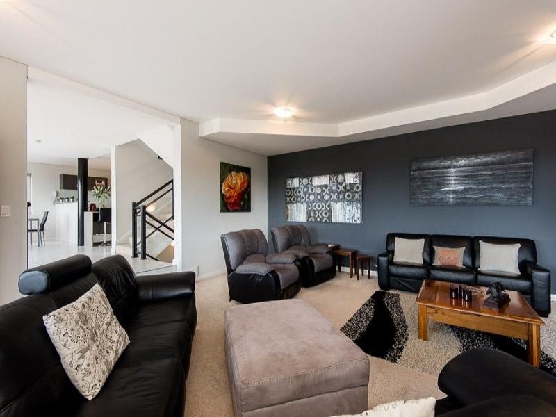 12 Careening Way, Coogee WA 6166