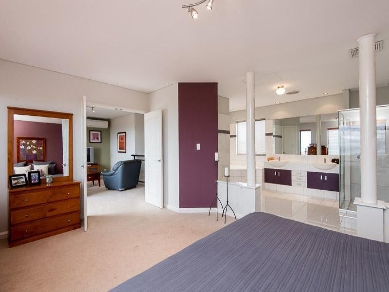 12 Careening Way, Coogee WA 6166