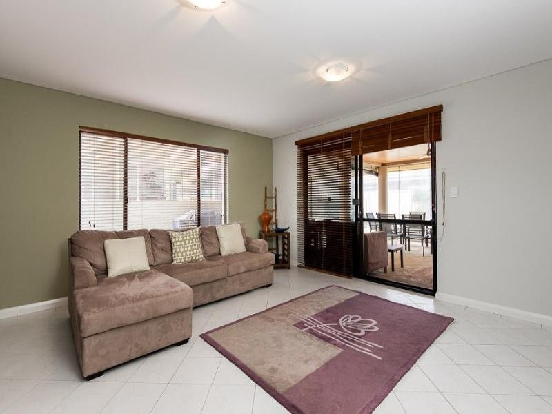 12 Careening Way, Coogee WA 6166