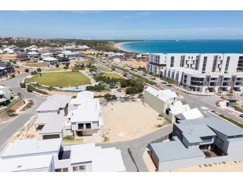 28 Lucretia Circle, North Coogee WA 6163