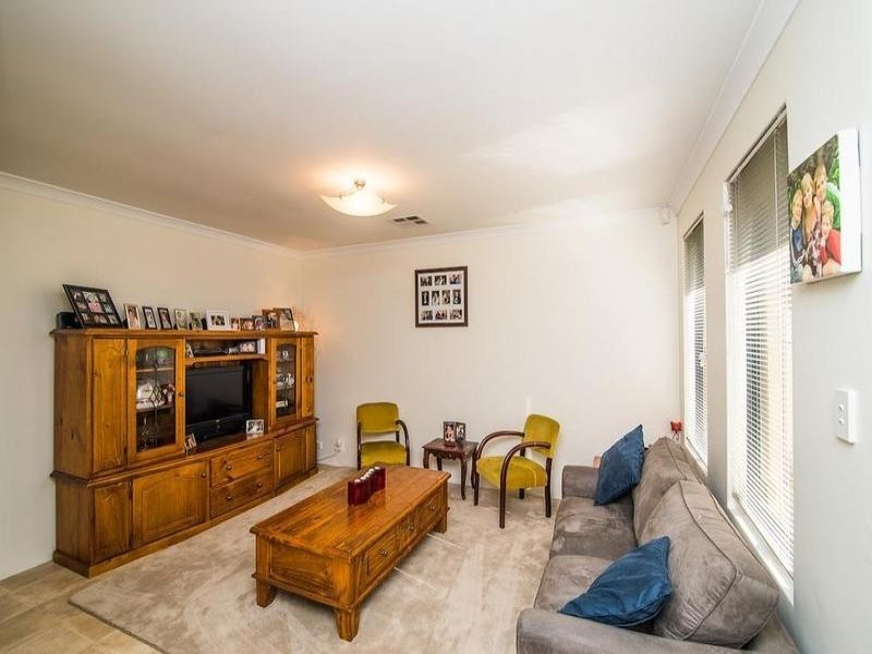 31 Camden Boulevard, Aubin Grove WA 6164