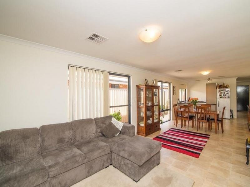 31 Camden Boulevard, Aubin Grove WA 6164