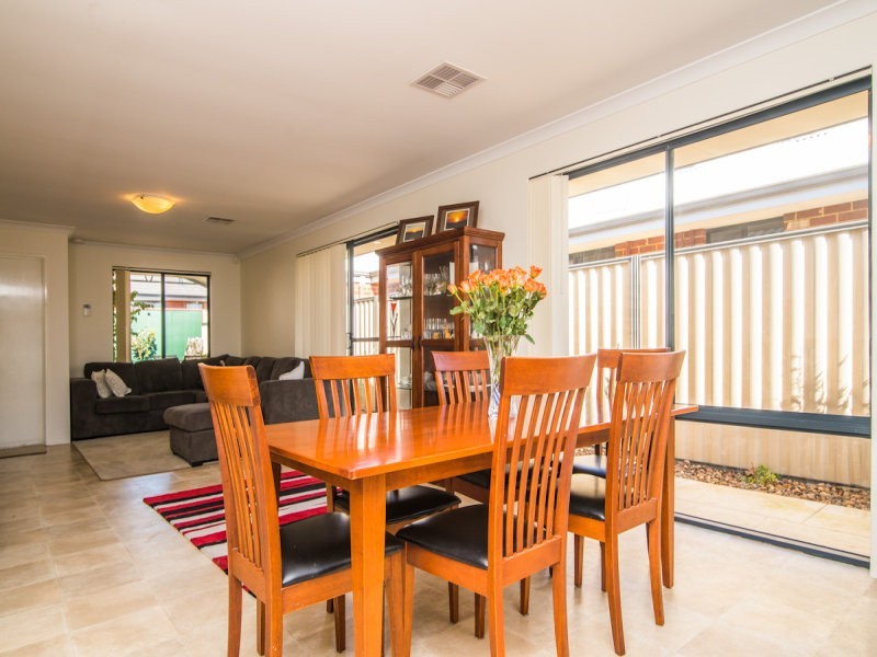 31 Camden Boulevard, Aubin Grove WA 6164