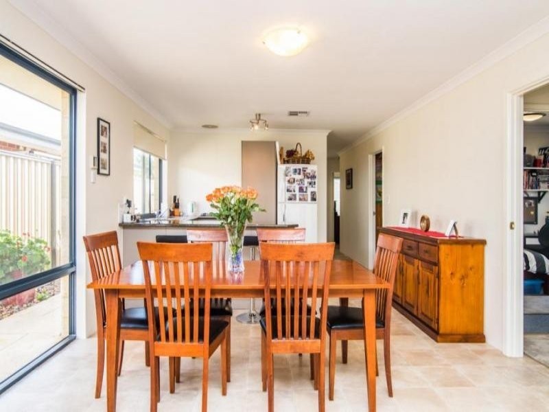31 Camden Boulevard, Aubin Grove WA 6164