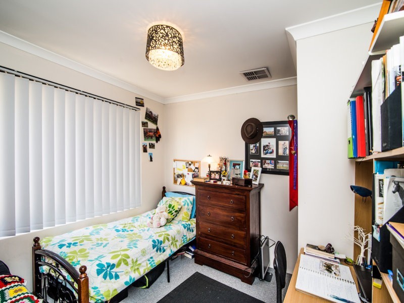 31 Camden Boulevard, Aubin Grove WA 6164