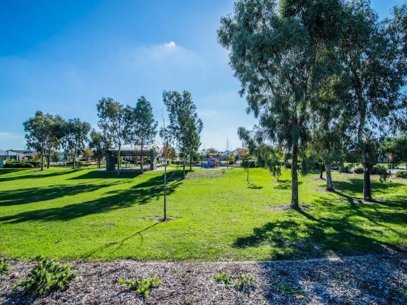 31 Camden Boulevard, Aubin Grove WA 6164