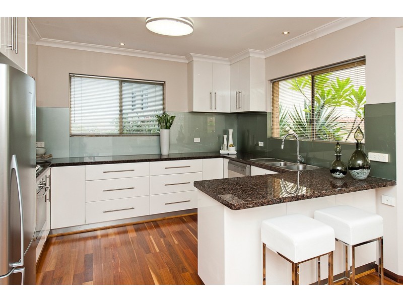 6 Parakeet Way, Coogee WA 6166