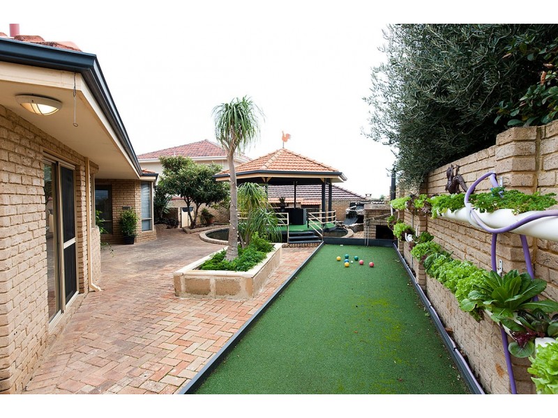 6 Parakeet Way, Coogee WA 6166