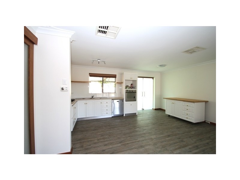 4 Pagneil Court, Hamilton Hill WA 6163