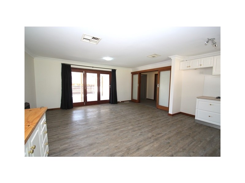 4 Pagneil Court, Hamilton Hill WA 6163