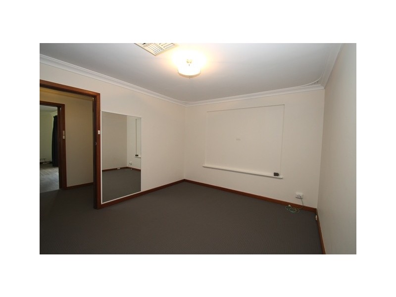 4 Pagneil Court, Hamilton Hill WA 6163