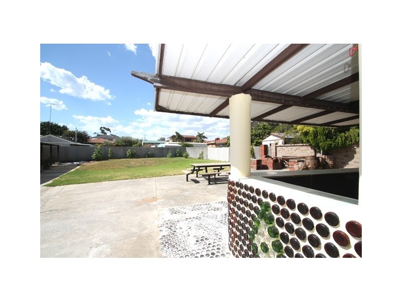 4 Pagneil Court, Hamilton Hill WA 6163