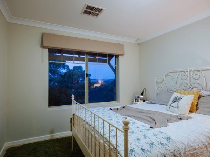 7a Colpoys Place, Coogee WA 6166